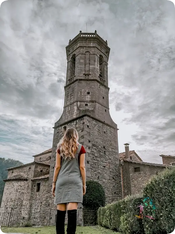 Iglesia Sant Miquel Rupit, foto desde abajo
