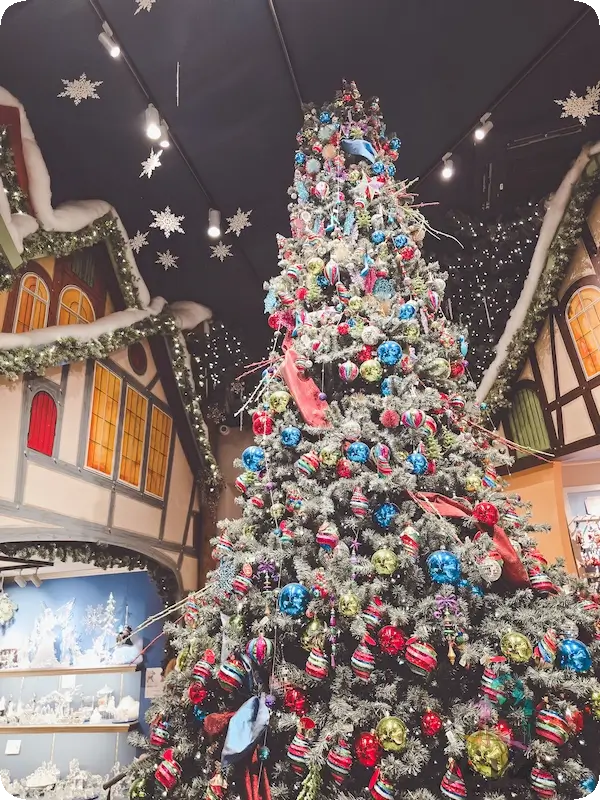 Árbol de Navidad Gigante enKäthe Wohlfahrt Barcelona