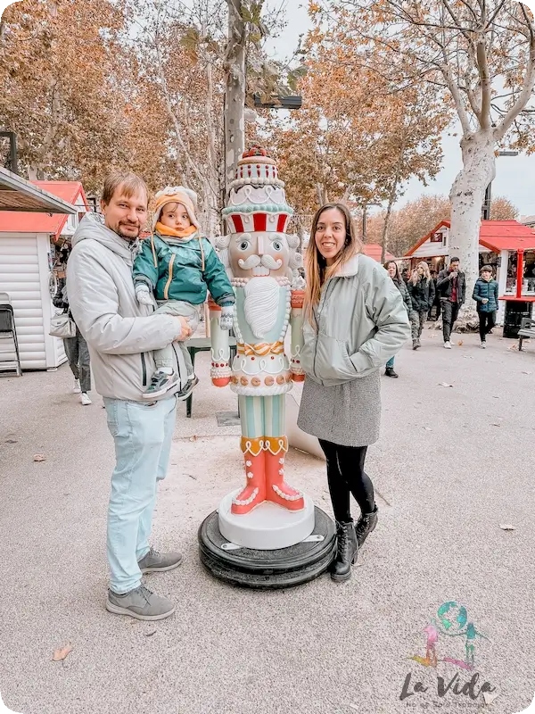 Foto familiar en en Mercadp navideño de Narbona
