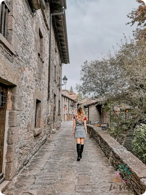 Paseando por Rupit pueblo medieval