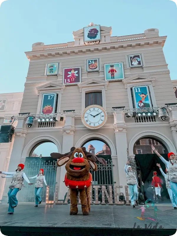 Somriu el Nadal, delante del edificio del ayuntamiento de Sabadell