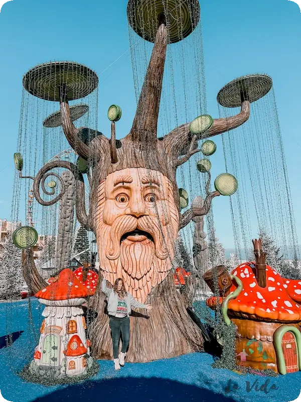 Visita al Village de Noël Le Barcarès edición 2025 - Judit en el bosque mágico