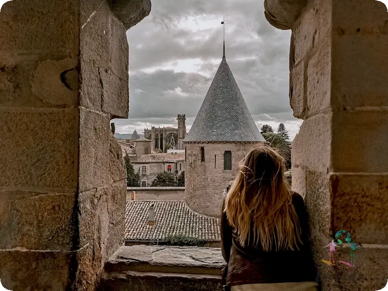 Interior del castillo de Carcassonne, visita