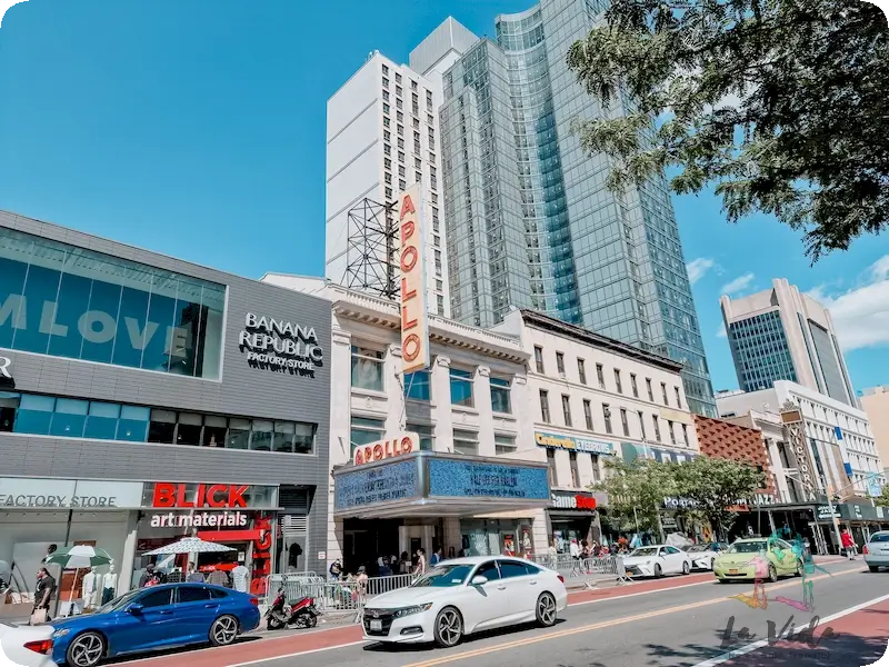 Paseando por Harlem en nuestro viaje con niños a Nueva York. Teatro Apollo