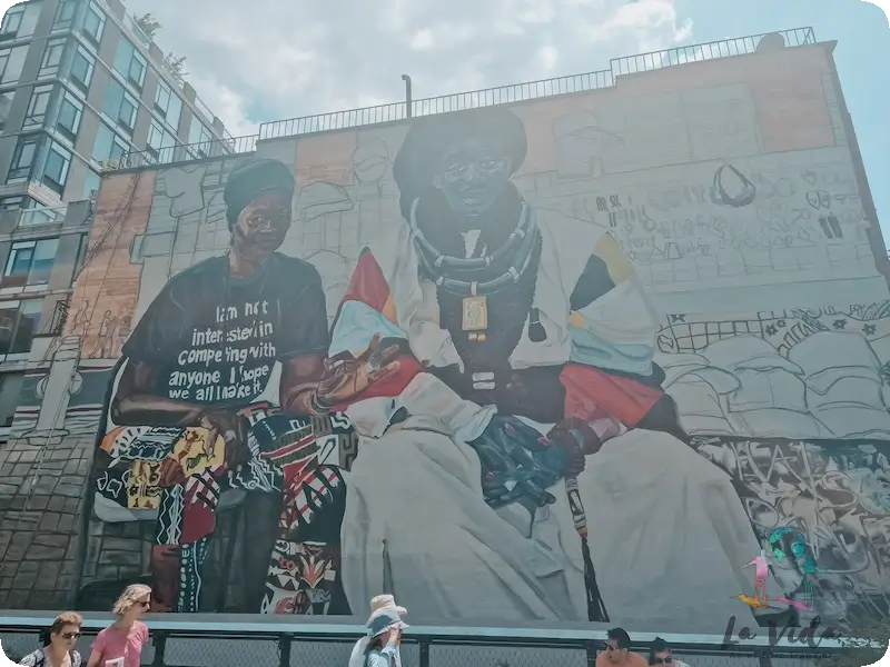 Mural justo delante de las gradas de la 23 High Line Nueva York