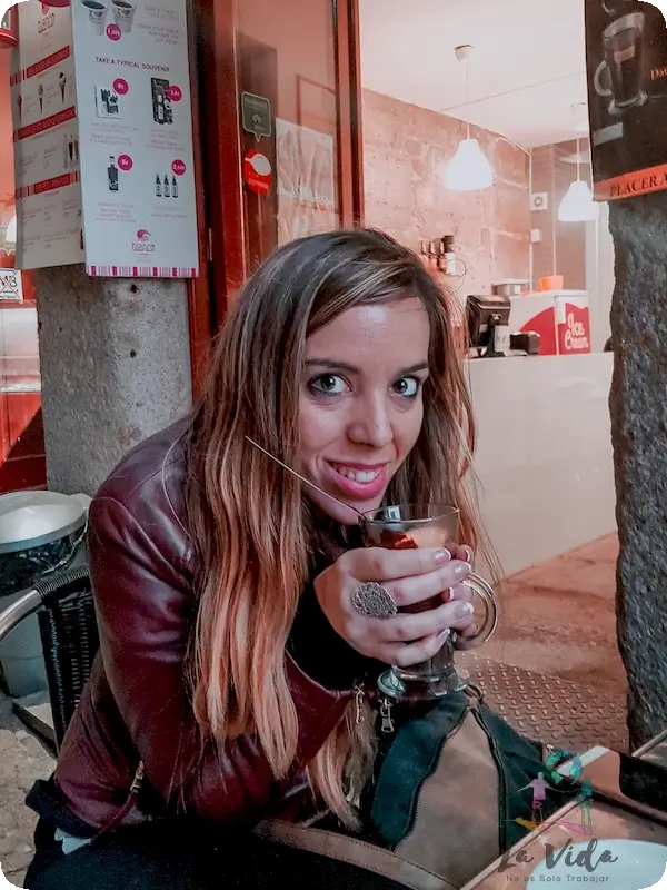 Barrio de la Ribeira en Oporto, tomando un chocolate caliiente