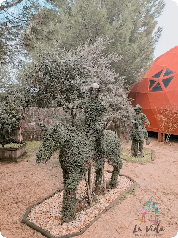 Figura del Quijote en el Bosque Encantado de Madrid