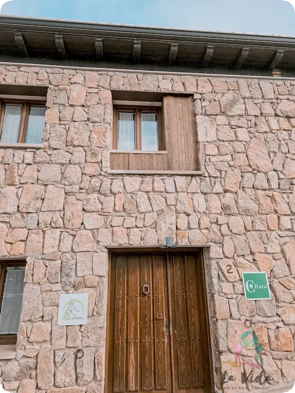 Fachada casa rural de A Ritmo de Burro