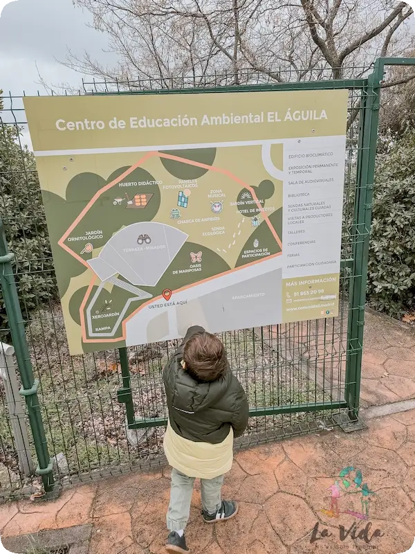 Cartel informativo entrada CEA El Águila