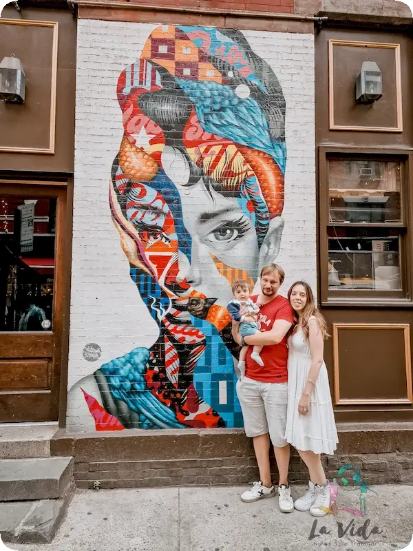 Audrey of Mulberry - Mural en Little Italy Nueva York , foto familiar