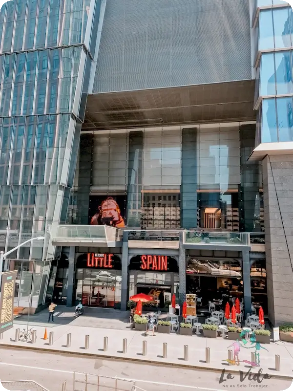 Edificio de Little Spain, la entrada