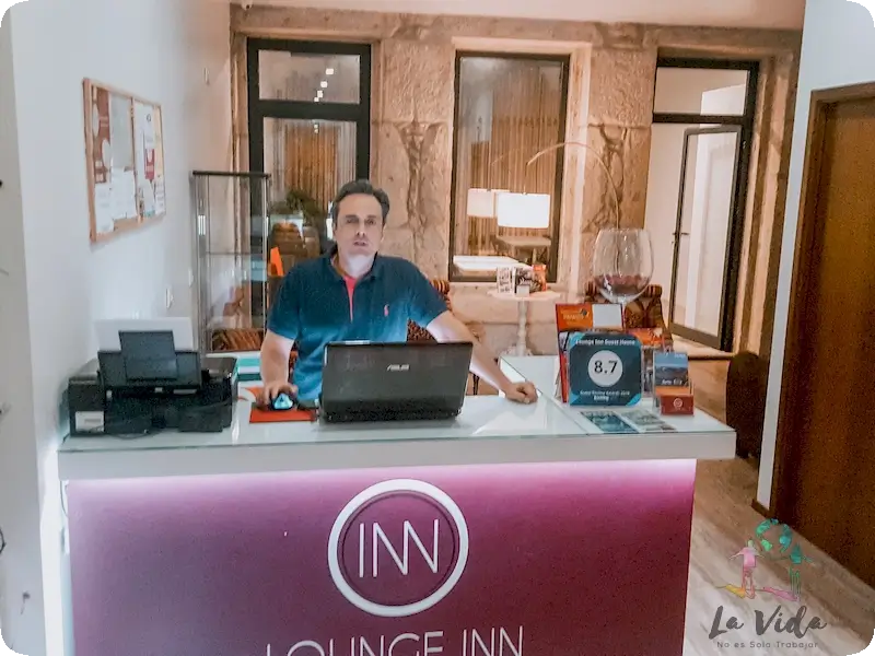 Pedro, anfitrión en Lounge Inn Oporto