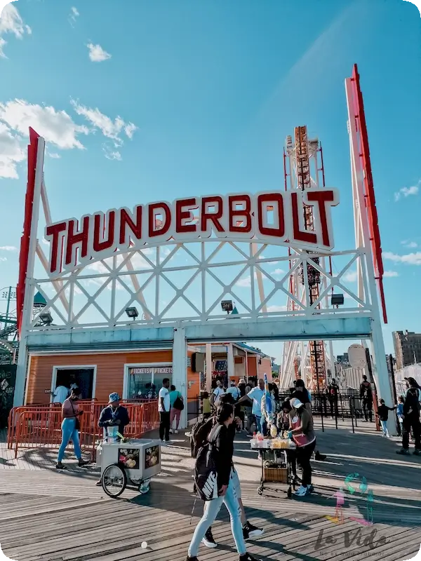 Thunderbolt atracción de Luna Park