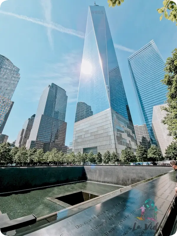 Edificio One World Observatory desde abajo