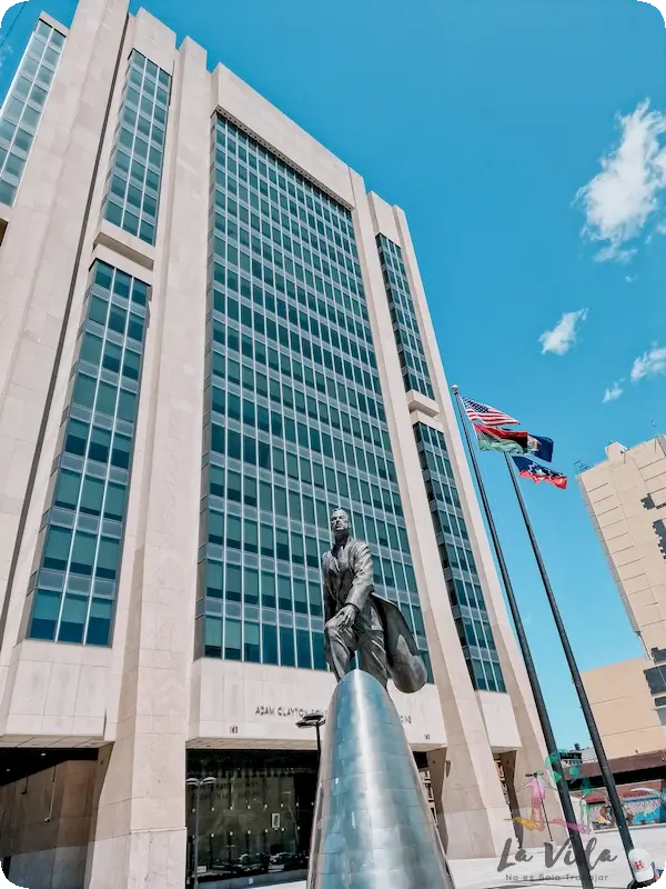 Adam Clayton Monument en Harlem Nueva York