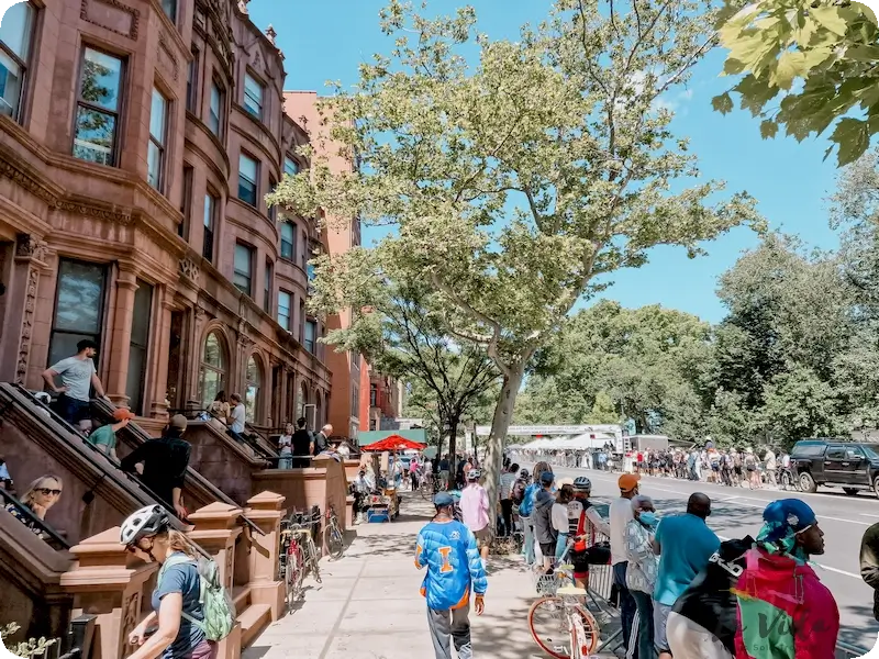 Edificios Brownstones en nuestro viaje a Nueva York