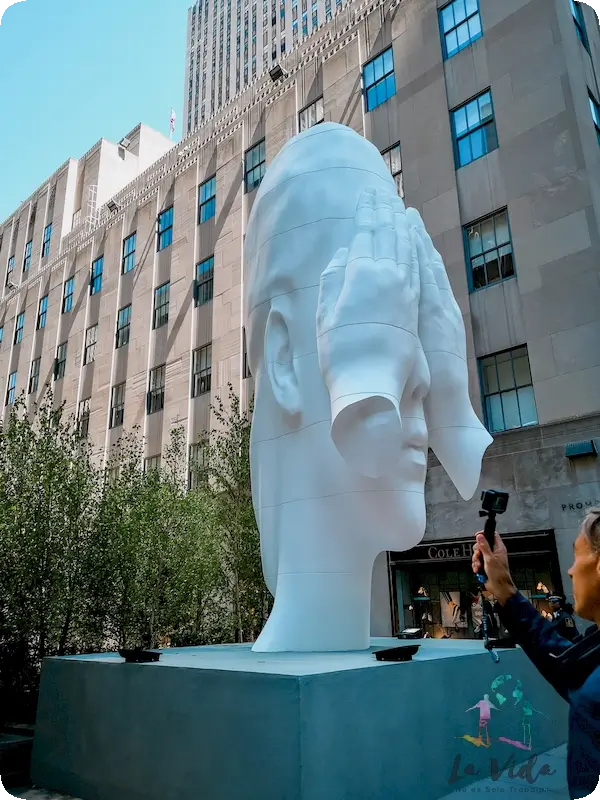 Quinta Avenida Nueva York - estatua Jaume Plensa