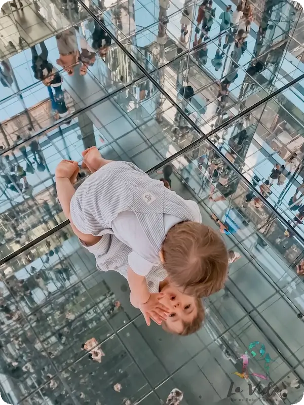 Eric en la Sala espejos - The Summit One Vanderbilt Nueva York