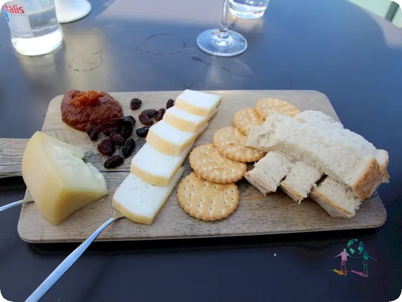 Tabla de quesos en Porto Cruz