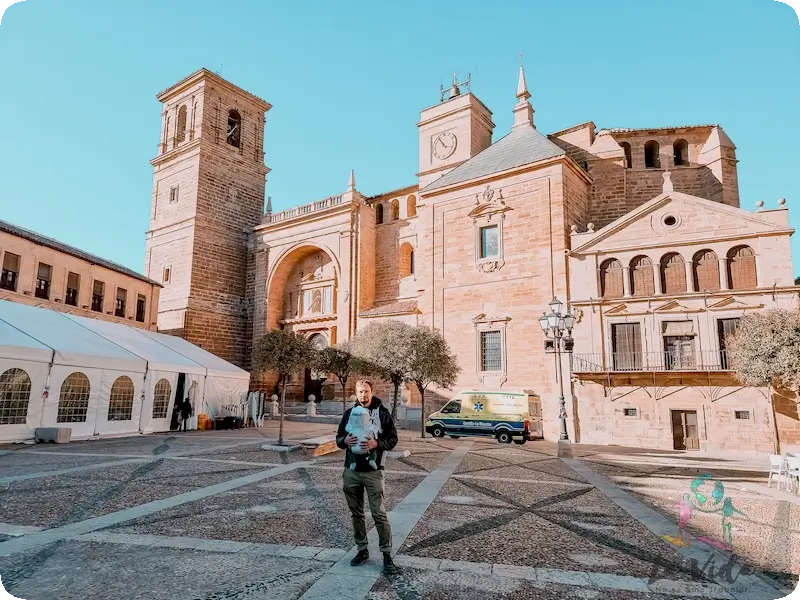Plaza Mayor Villanueva de los Infantes con carpa fiesta gallega