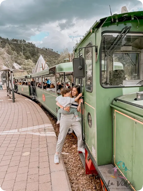 Tren del Ciment en La Pobla de Lillet con niños: info temporada 2026