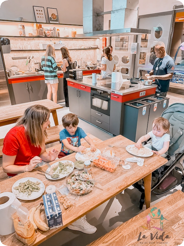 Dónde alojarse en Ámsterdam con niños: nuestra experiencia en el MEININGER